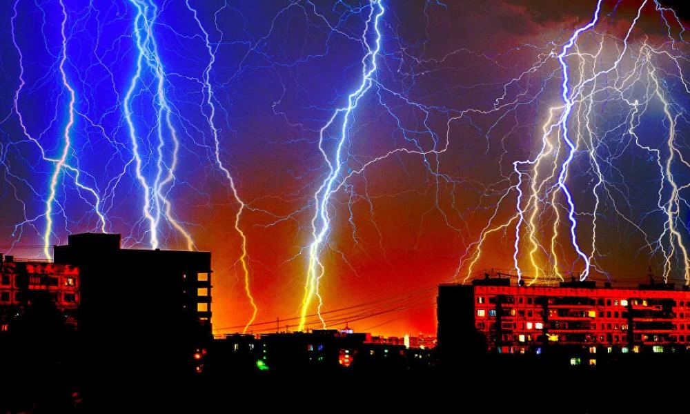 Ρωσία: Νεαρός ποδοσφαιριστής χτυπήθηκε από κεραυνό την ώρα της προπόνησης - Βίντεο